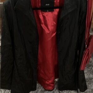 Jennifer Lopez Black and Red Cape Elegant Design